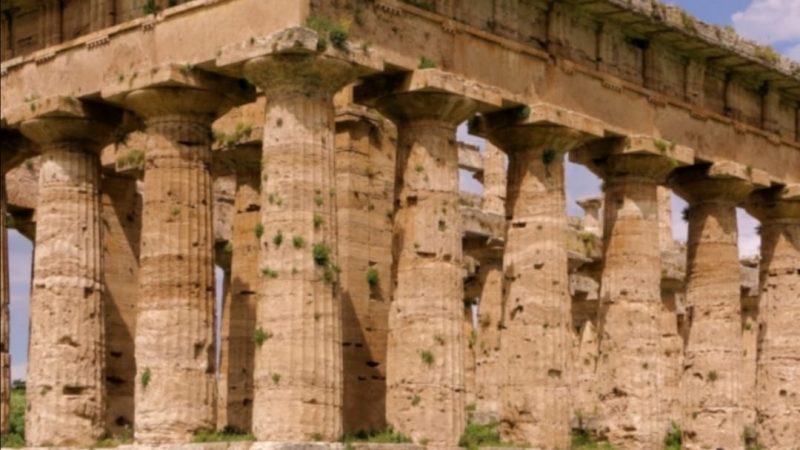 LA BELLEZZA DEI TEMPLI DI PAESTUM IN CAMPANIA: MONUMENTI, STORIA, EDIFICI ROMANI, MUSEO E AREA ARCHEOLOGICA